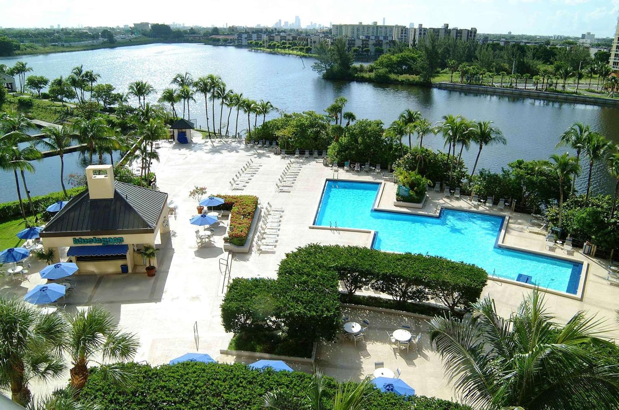 Hilton Miami Airport Blue Lagoon Экстерьер фото